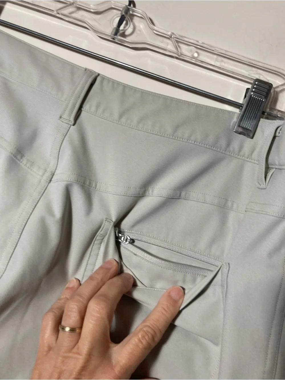Lululemon Men’s ABC Classic Fit Pant Silverdrop Color Size 34X285 Pockets